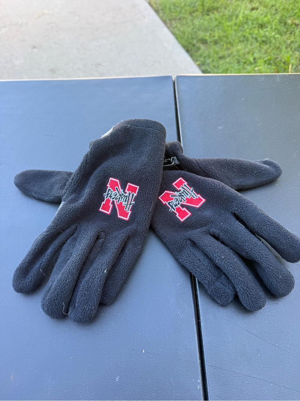 Columbia black and red Nebraska Huskers fleece gloves Size L/XL
